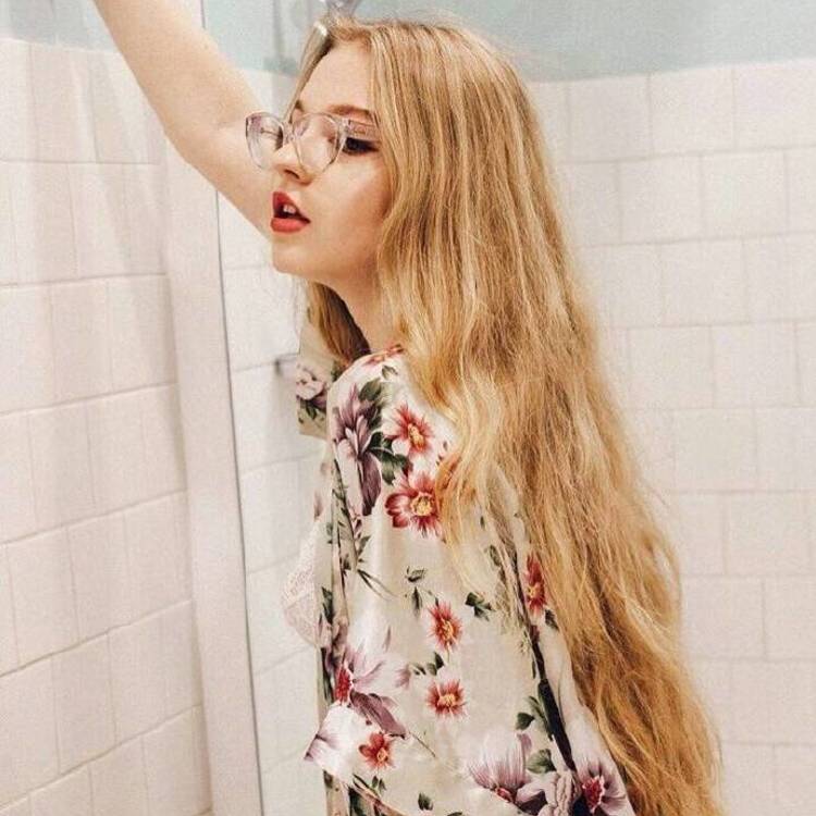 Фиолетовый